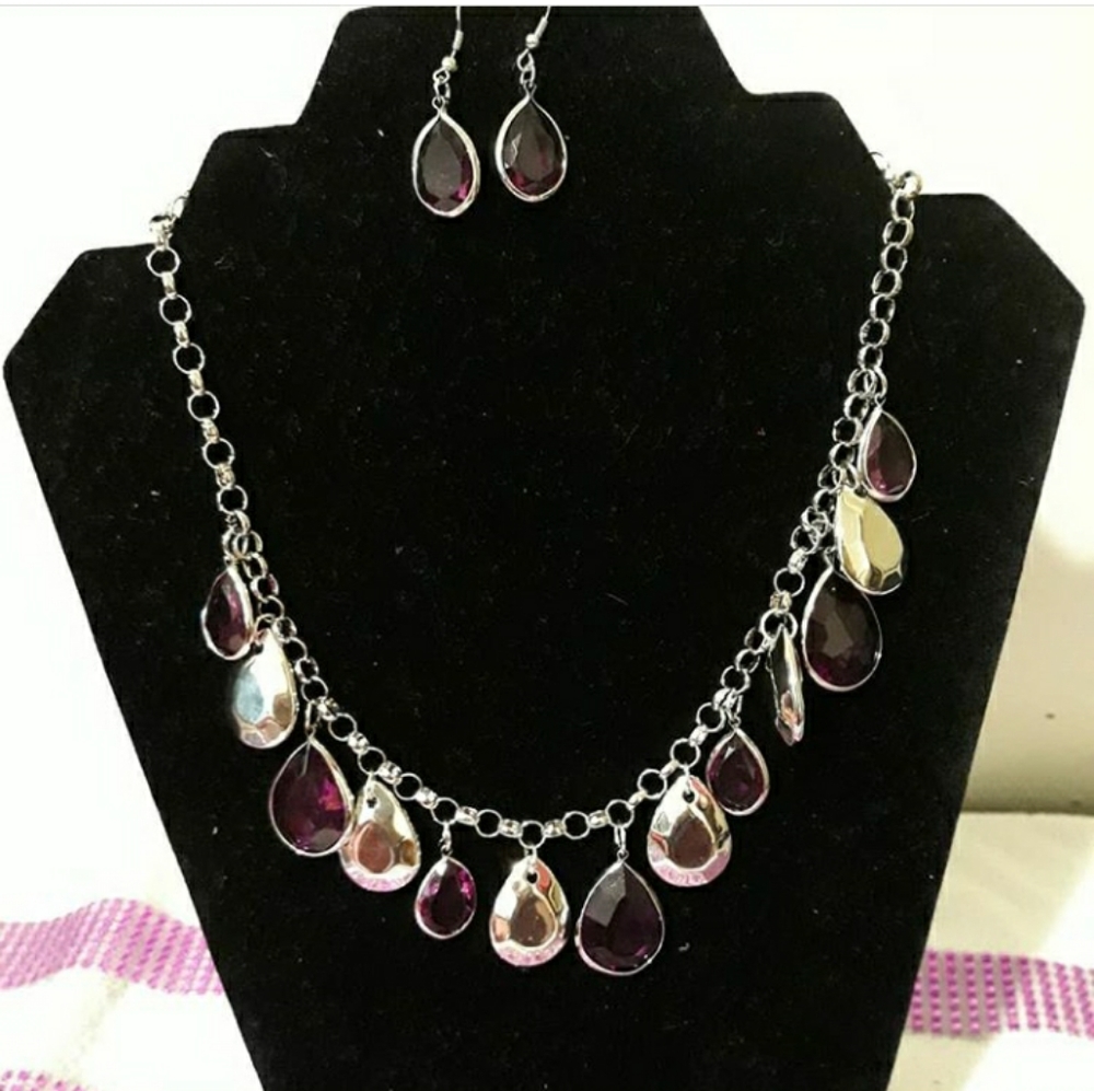 Necklace and earrings set
